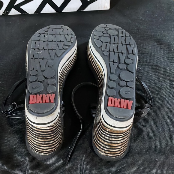 DKNY black and beige wedges - Picture 4 of 4